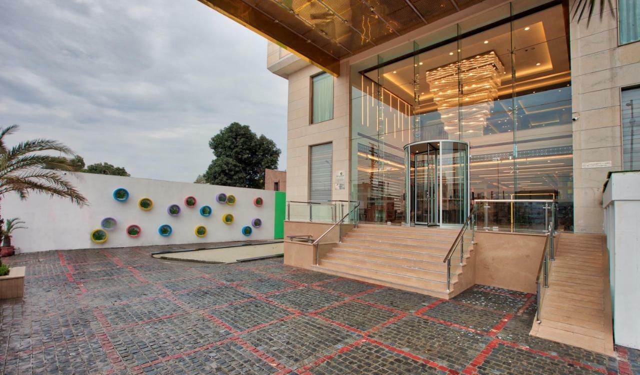 Country Inn Premier Amritsar, 10 Min From Golden Temple Ngoại thất bức ảnh